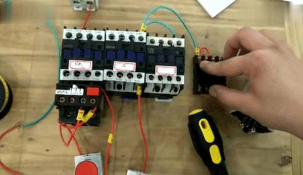 Y系列高壓三相異步電動機的功率控制需要哪些元件？